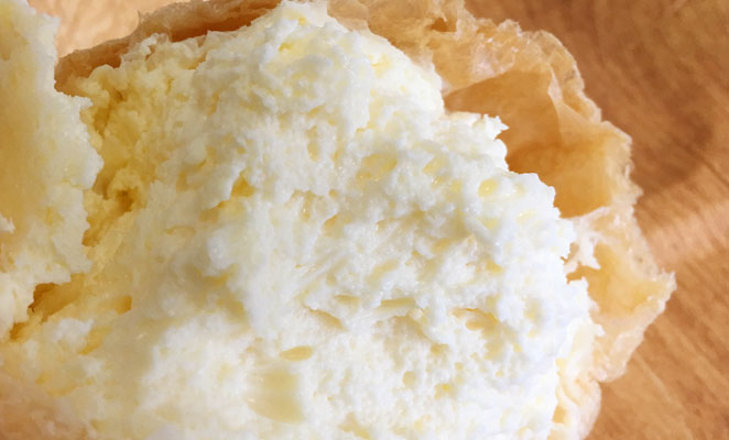 みどり牛乳シュークリームの断面画像