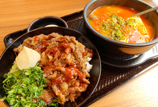 韓丼 大分中島店のカルビ丼とスン豆腐