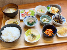 【旬菜厨房 inaho】たくさんの小鉢が並ぶ「まくのうちランチ」食べてきた！30品目食べられて栄養バランスもバッチリ！[大分市森町]